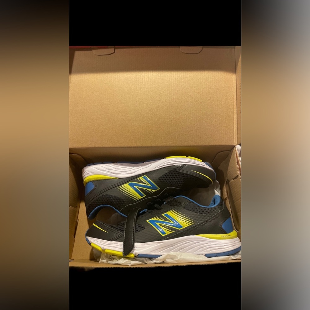 Brand New New Balance Boys Shoes Size 6